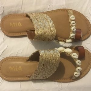 MIA Shell sandals NWT 8M